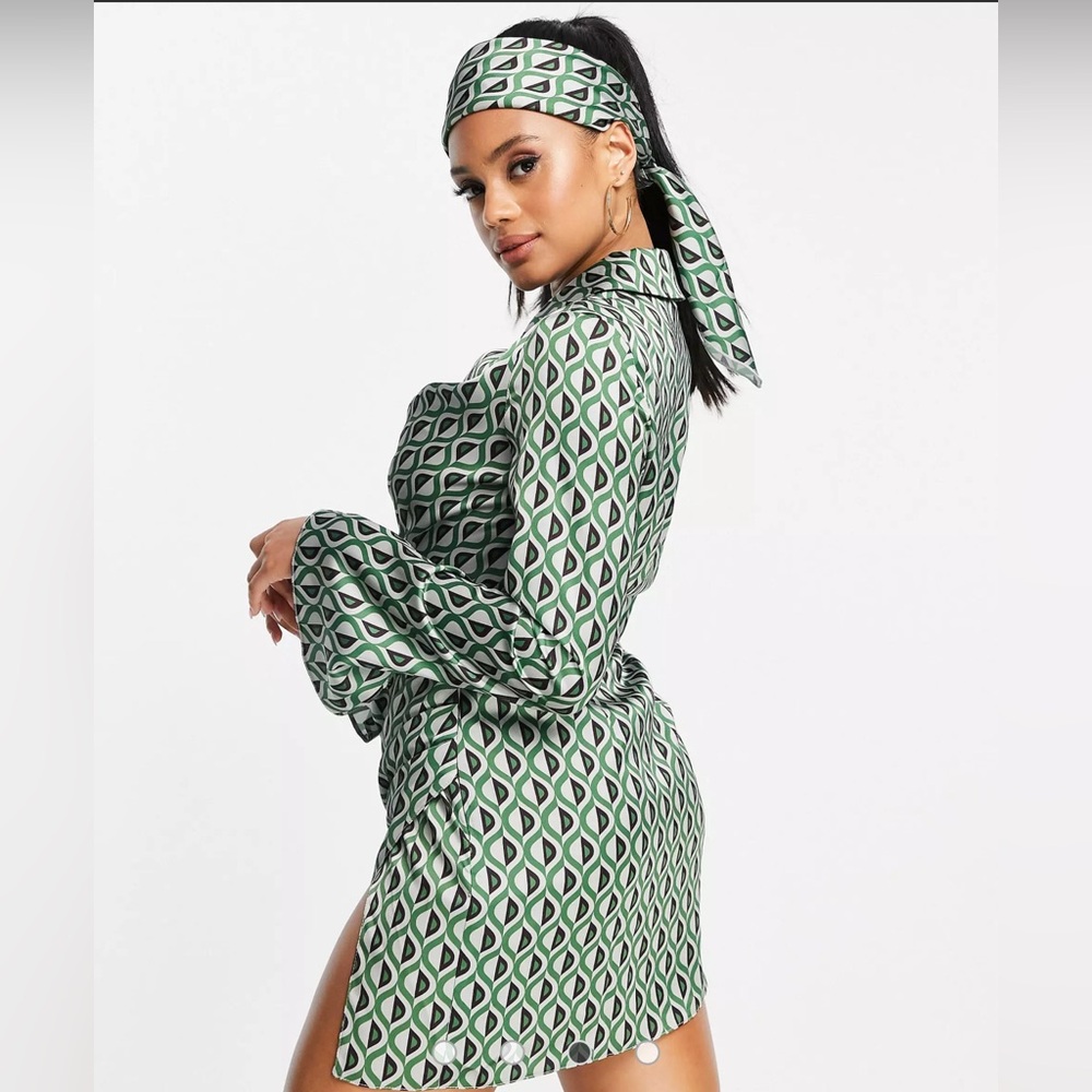 ASOS DESIGN collared cowl neck mini dress in geo print with matching headscarf - Picture 3 of 4